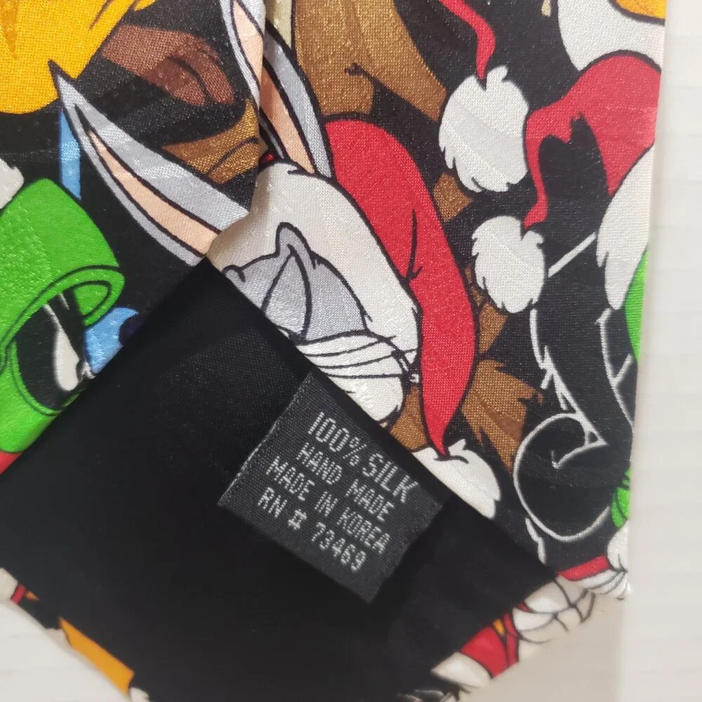 Vintage Looney Tunes Warner Brothers 1997 Christmas Tie 100% Silk‎